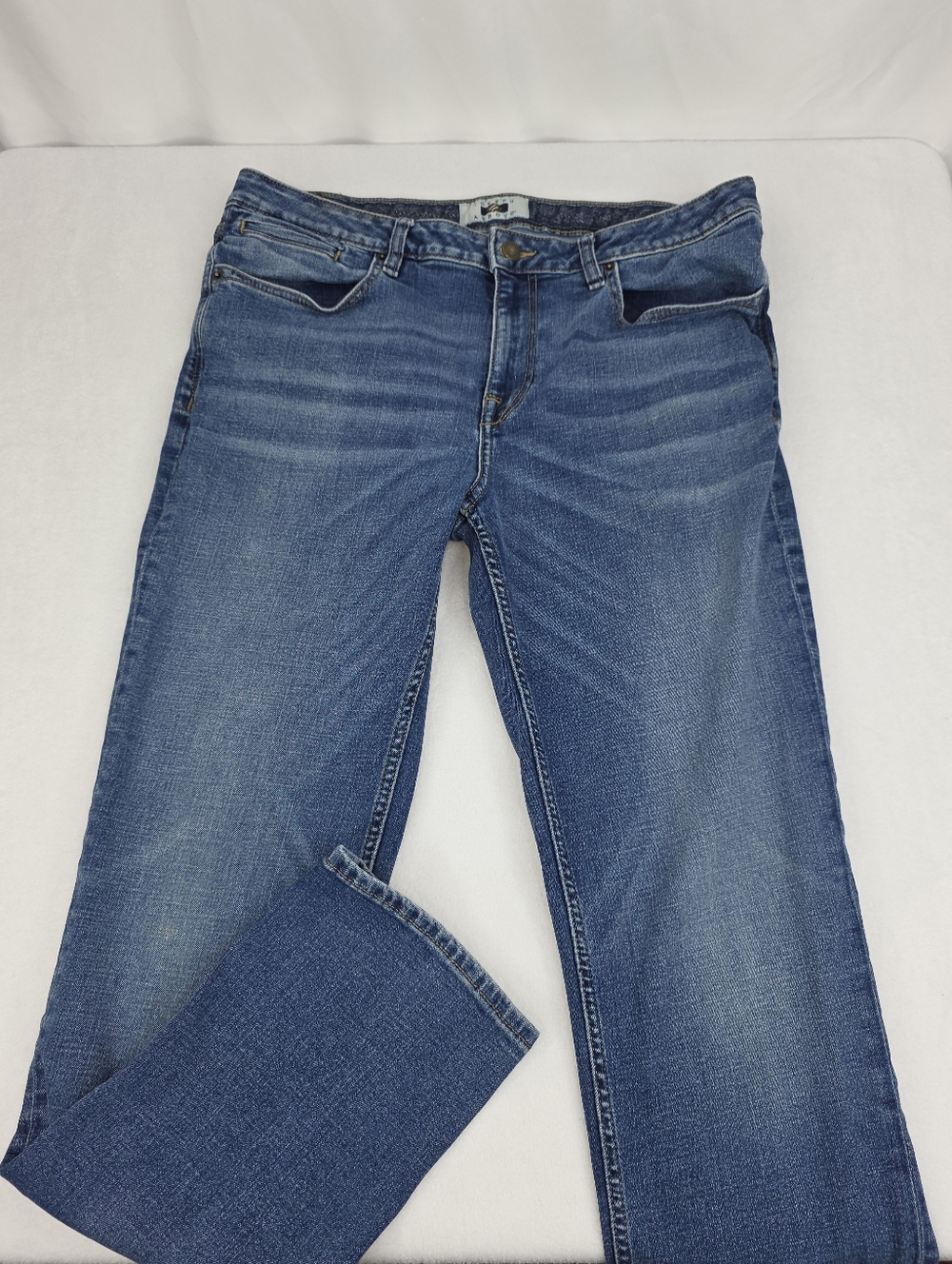Joseph Abboud Classic Midwash Blue Jeans Size 34x32 Straight Leg AP-3541